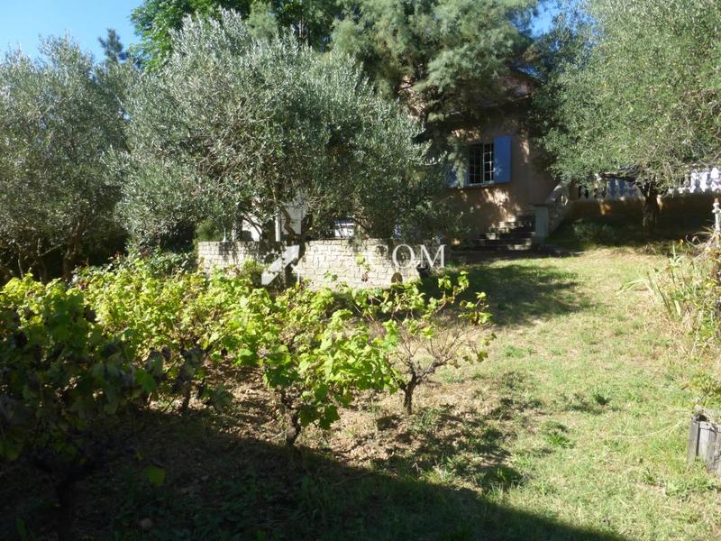 Propriété - 138 m² - 6 pièces