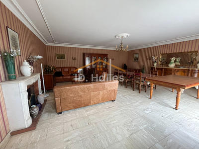 Maison - 195 m² - 7 pièces