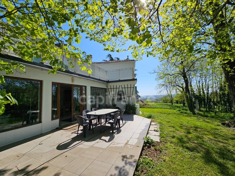 Maison - 370 m² - 11 pièces