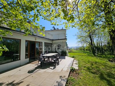 Maison - 370 m² - 11 pièces