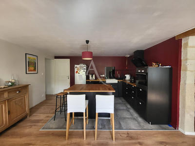 Maison - 140 m² - 5 pièces