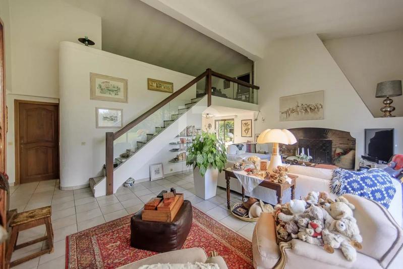 Propriété - 250 m² - 7 pièces