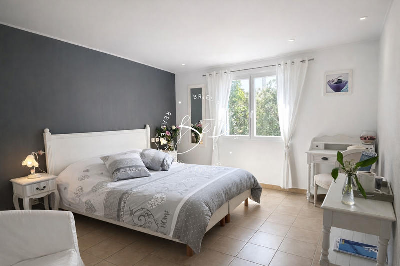 Maison - 267 m² - 10 pièces