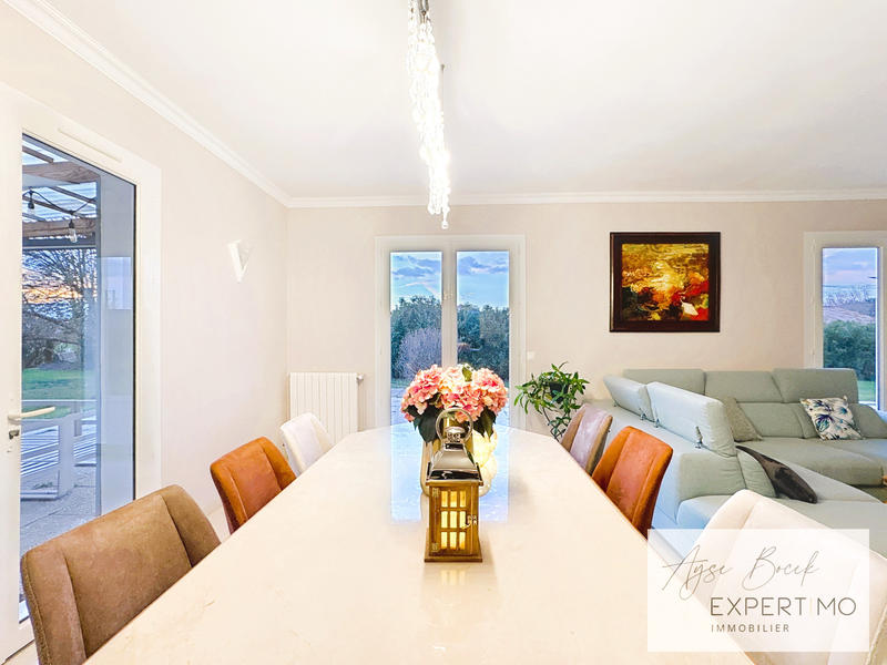 Maison - 240 m² - 10 pièces