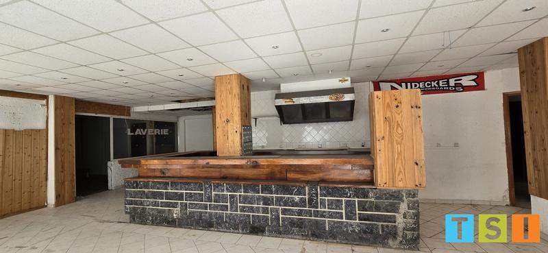 Local d'activités - 151 m² - 10 pièces