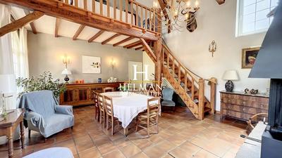 Maison - 360 m² - 15 pièces