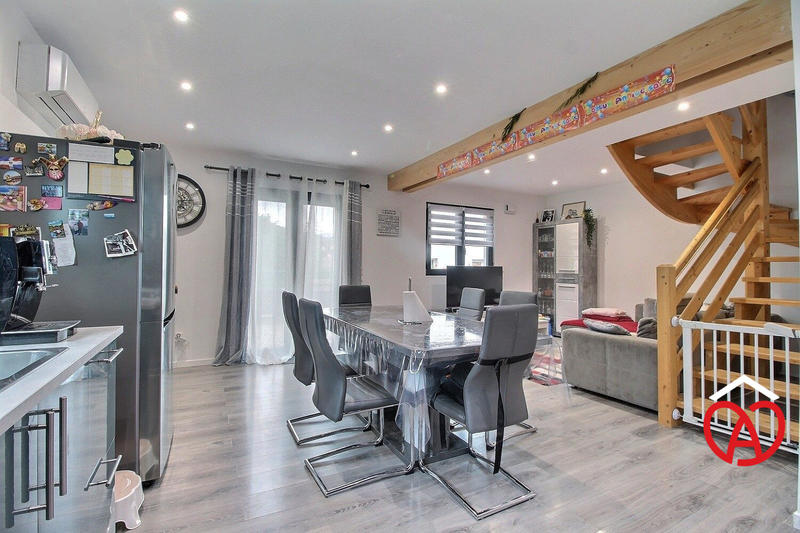Maison - 140 m² - 9 pièces