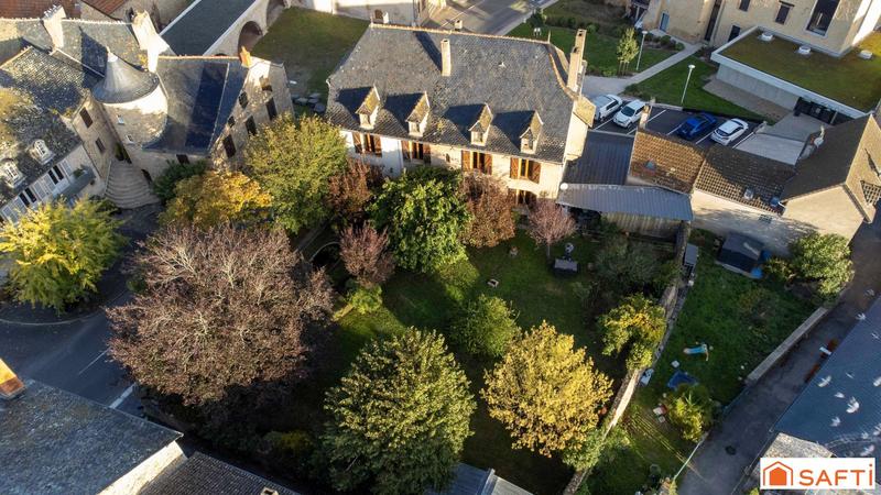 Maison - 270 m² - 8 pièces