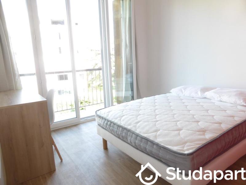 Chambre - 85 m² - 1 pièce