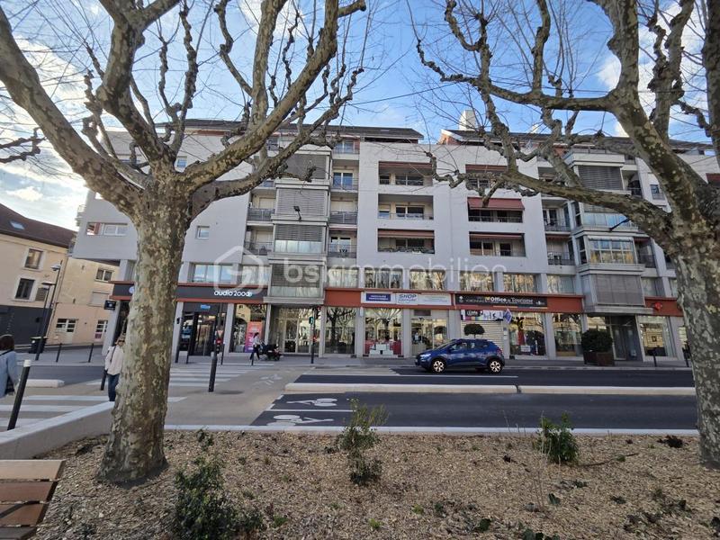 Local commercial - 85 m² - 3 pièces