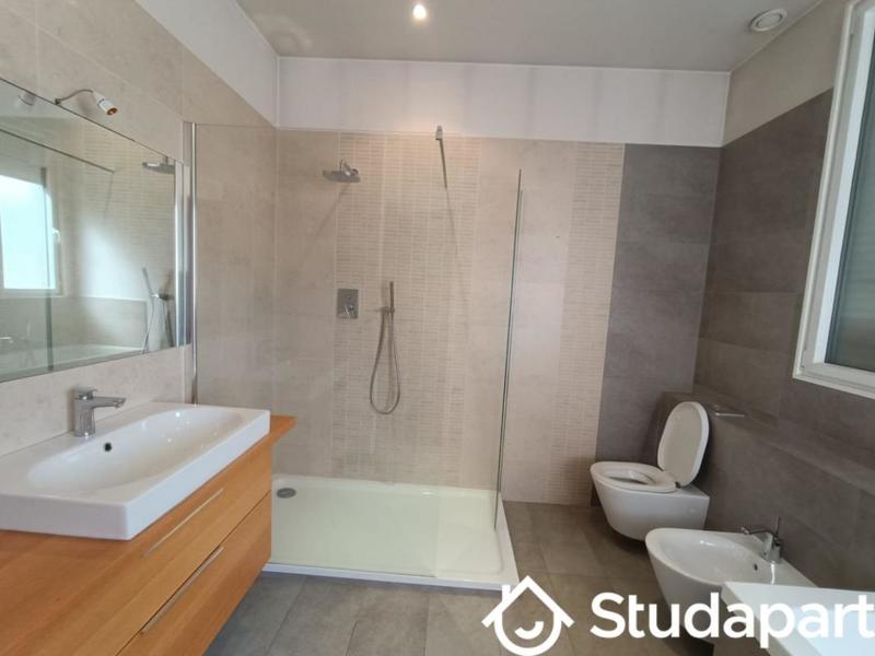 Chambre - 150 m² - 1 pièce