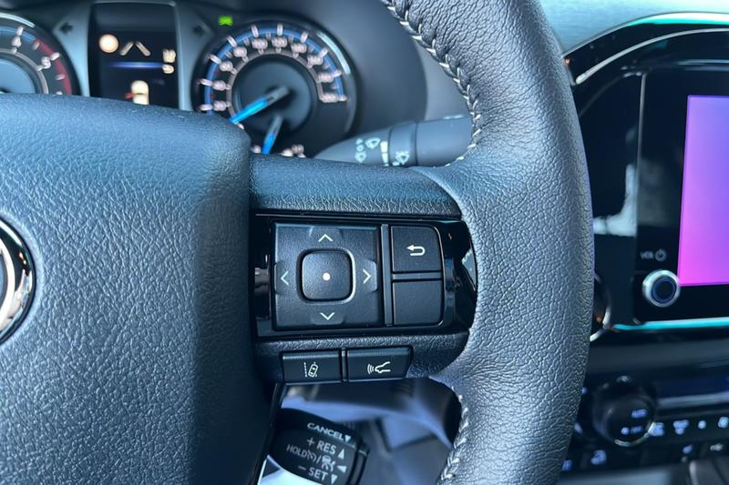 Toyota Hilux 2.8 204 Bva Invincible 4p