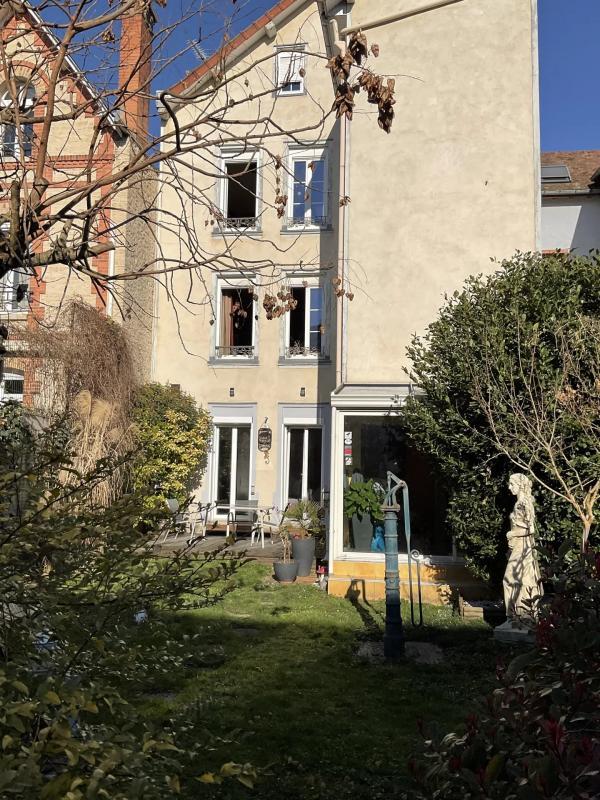 Immeuble - 203 m² - 10 pièces