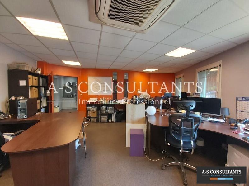 Local d'activité / Entrepôt - 697 m²