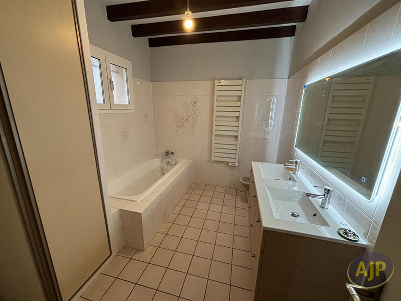 Maison - 105 m² - 4 pièces