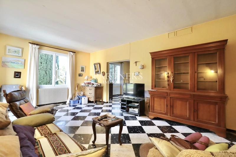 Maison - 365 m² - 11 pièces