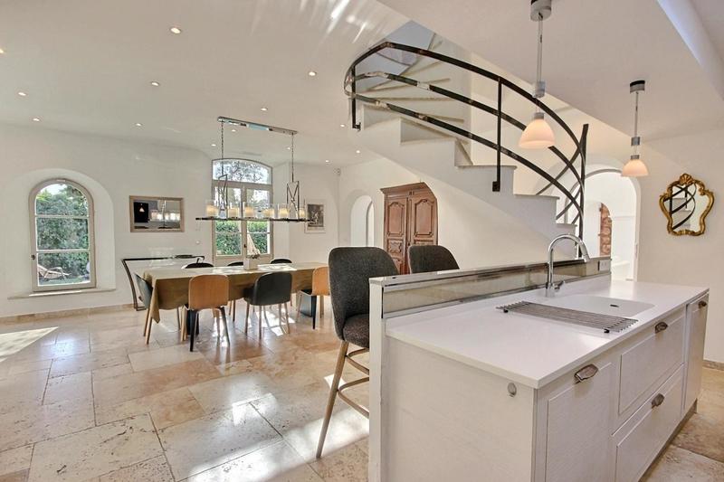 Propriété - 624 m² - 12 pièces