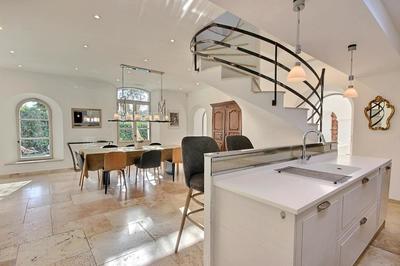 Propriété - 624 m² - 12 pièces