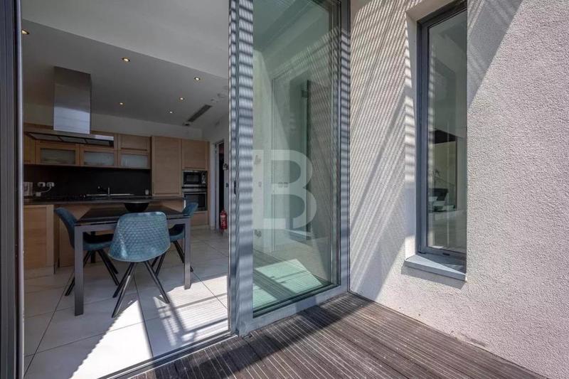 Maison - 480 m² - 8 pièces