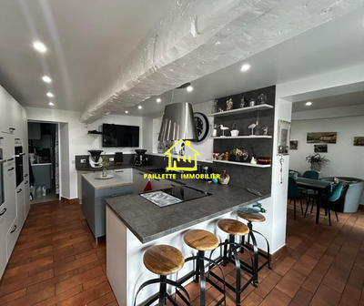 Maison - 210 m² - 8 pièces