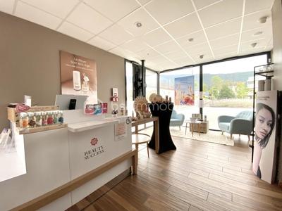 Beauté / Bien-être - 130 m²