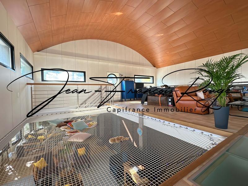 Maison - 320 m² - 10 pièces