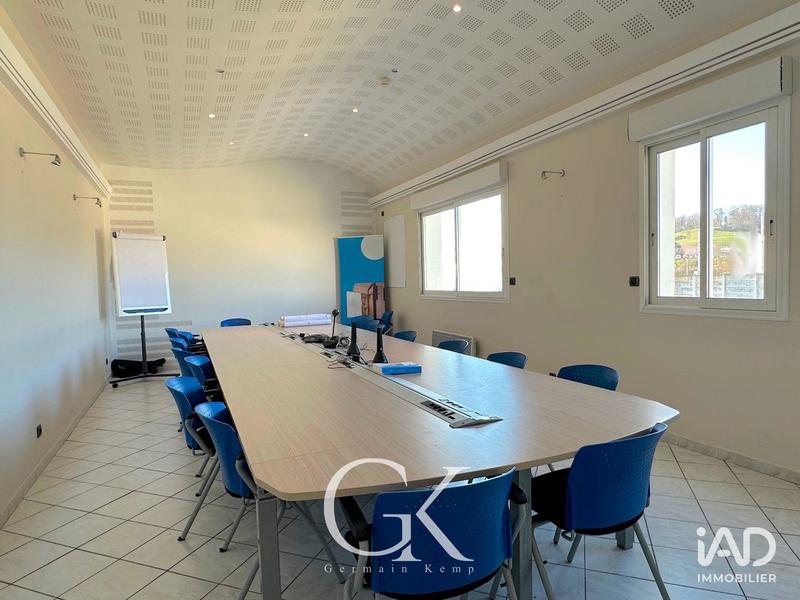 Local commercial - 9 839 m²