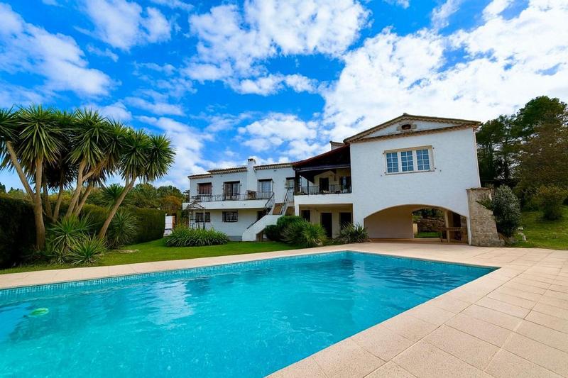 Maison - 200 m² - 6 pièces