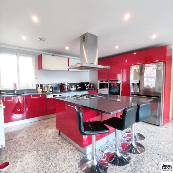 Maison traditionnelle - 178 m² - 7 pièces