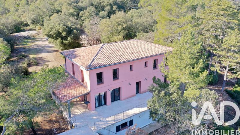 Maison - 305 m² - 10 pièces