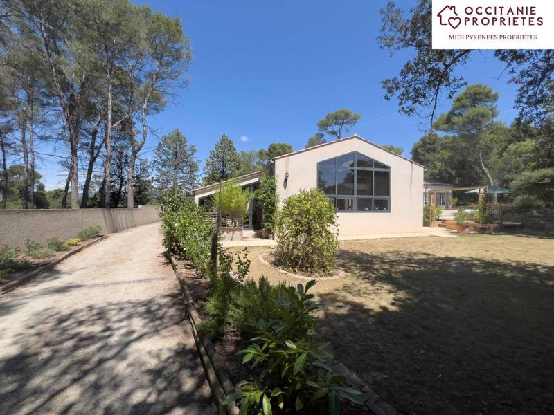 Propriété - 345 m² - 9 pièces