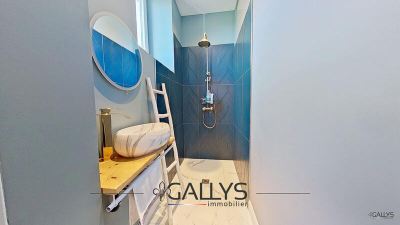 Maison - 205 m² - 7 pièces