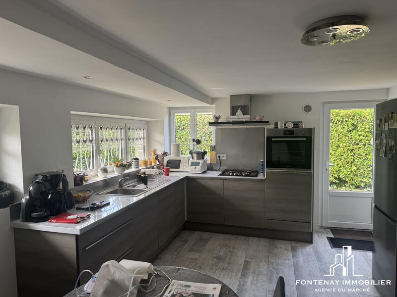 Maison - 242 m² - 10 pièces