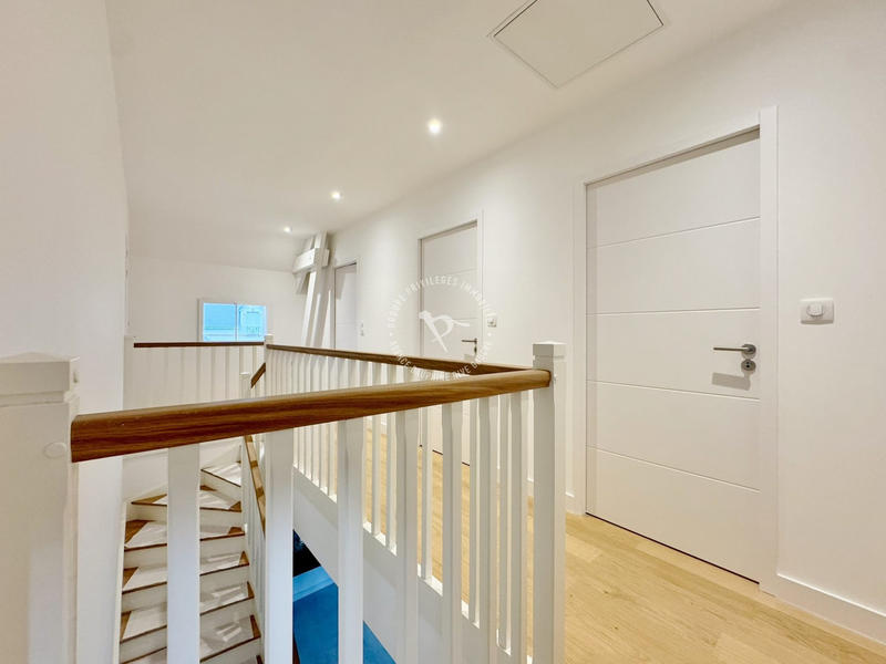 Maison - 180 m² - 7 pièces