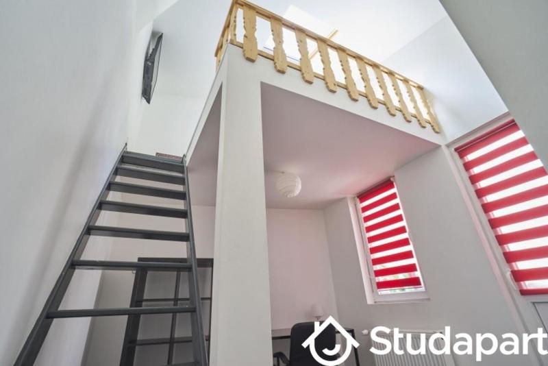 Chambre - 9 m² - 1 pièce