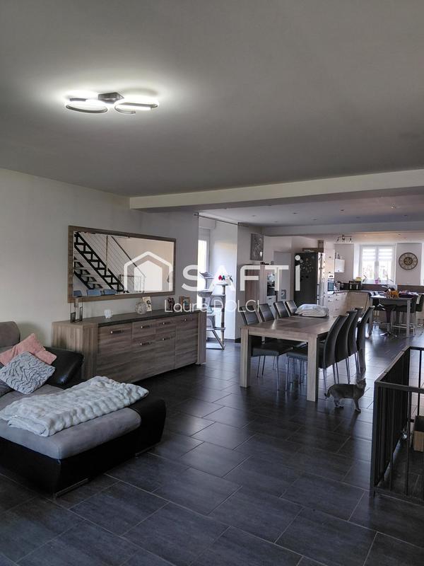 Maison - 211 m² - 6 pièces