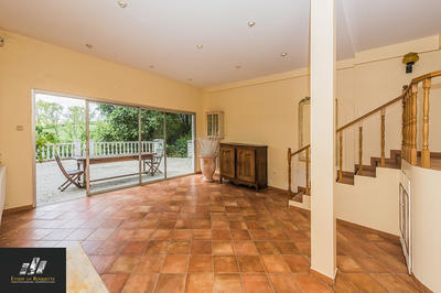 Maison - 280 m² - 6 pièces