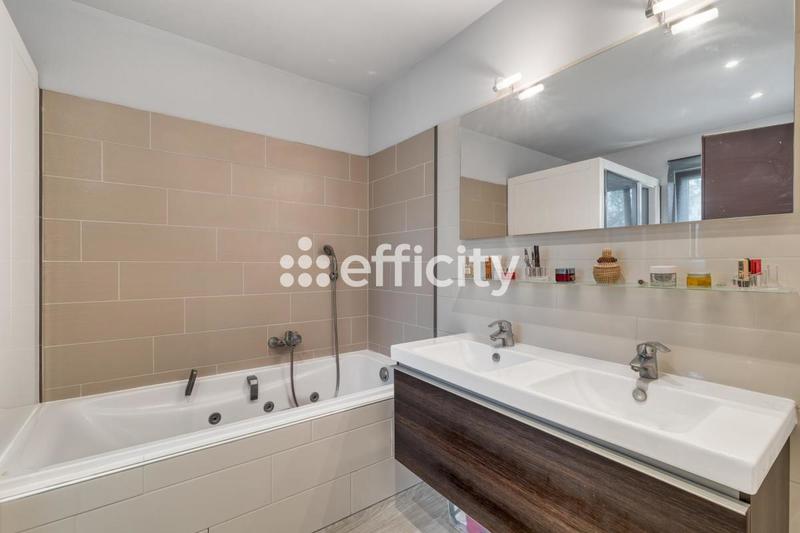 Maison - 197 m² - 6 pièces