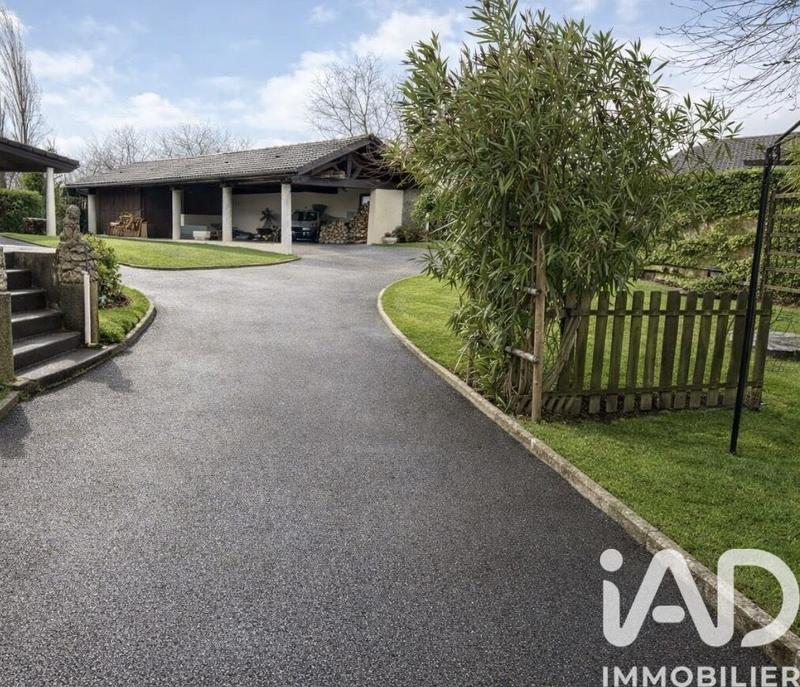 Maison - 180 m² - 9 pièces