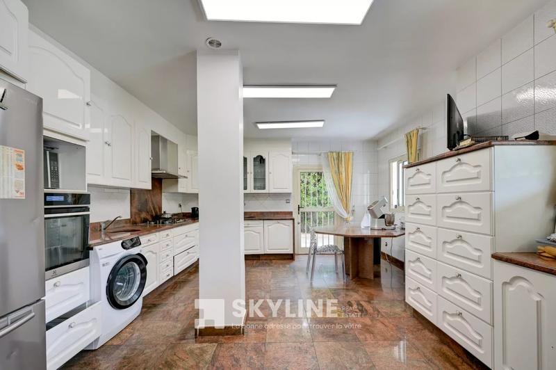 Villa - 285 m² - 9 pièces