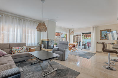 Maison - 237 m² - 8 pièces