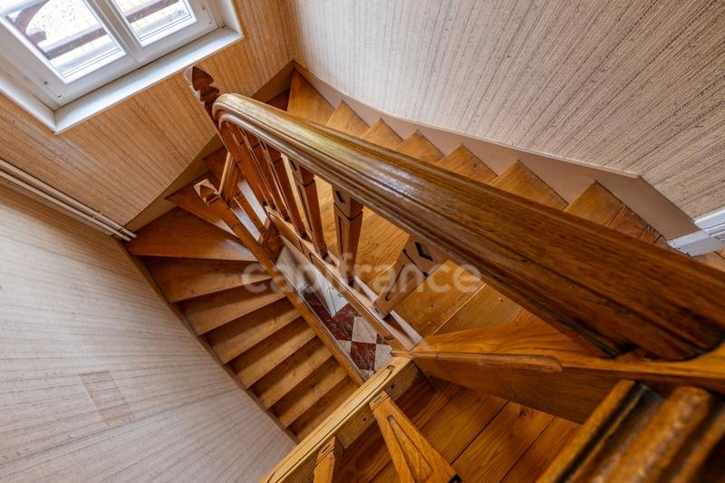 Maison - 170 m² - 8 pièces