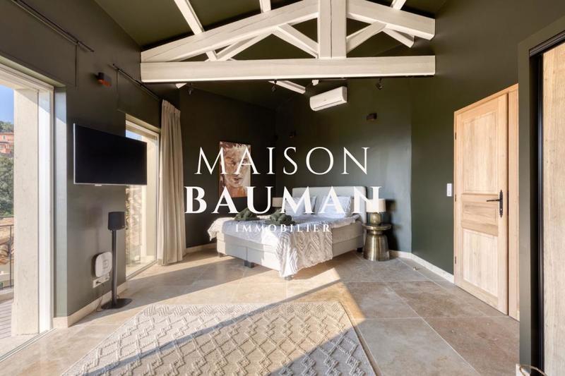 Villa - 300 m² - 8 pièces