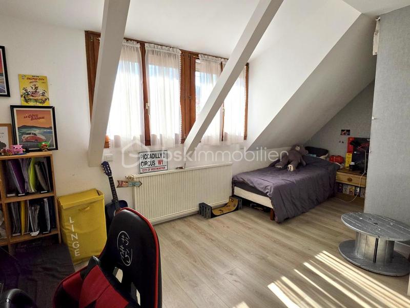 Maison traditionnelle - 166 m² - 8 pièces