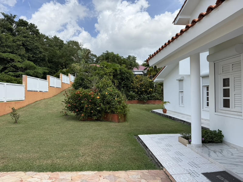 Propriété - 350 m² - 10 pièces