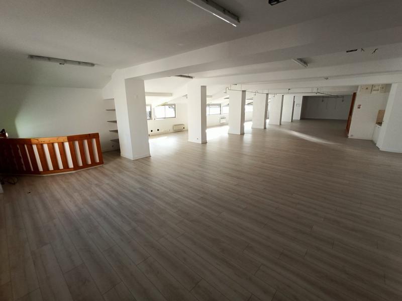 Local commercial - 220 m²