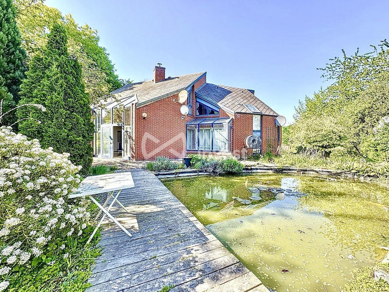 Maison - 230 m² - 16 pièces