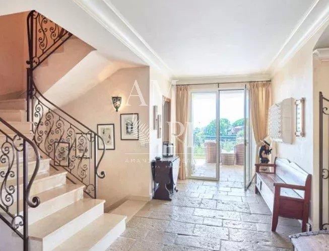 Maison - 250 m² - 6 pièces