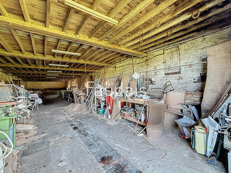 Maison - 636 m² - 3 pièces