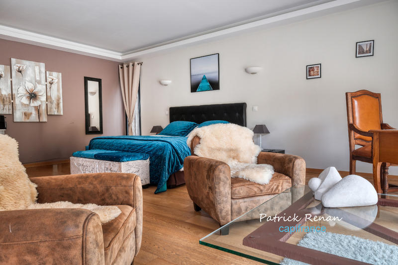 Maison - 439 m² - 8 pièces